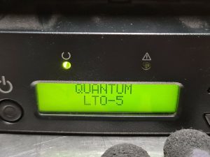 Quantum Superloader3 L700 with LTO5 SAS tape drive 16-Slot Autoloader - Image 3