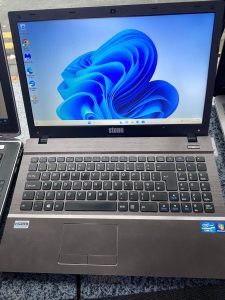 Stone Clevo NT310H Laptop, Intel i3-4100M CPU, Windows 11, 120 SSD, 4 GB Ram.